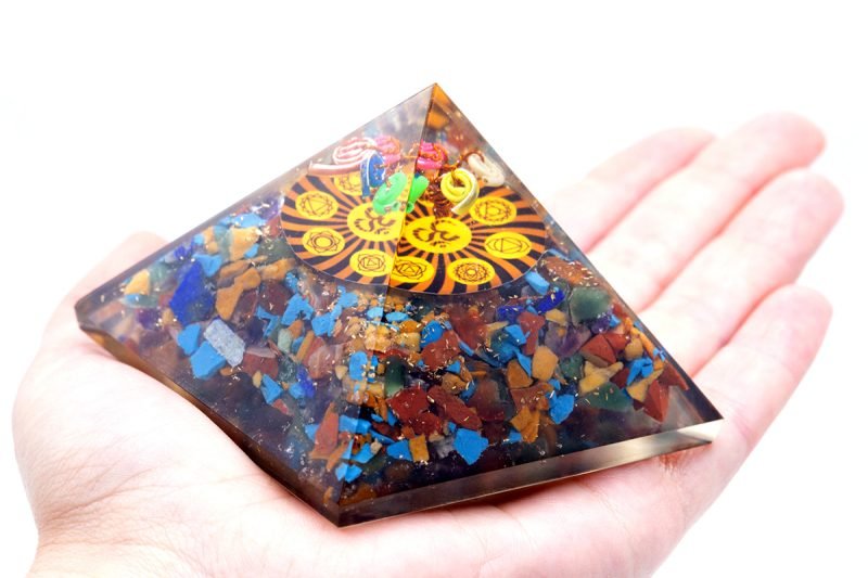 Orgonit-Pyramide – Om Chakra – 70 mm - Image 2