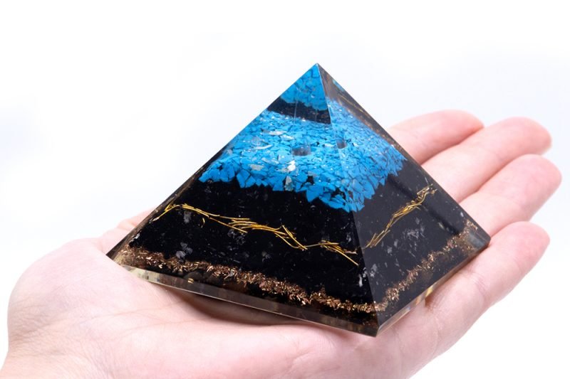 Orgonit-Pyramide – Türkis und Schwarzer Turmalin – 70 mm - Image 2