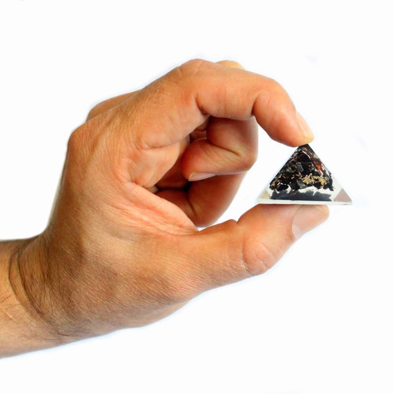 Orgonit Pyramide 2,5 cm Edelsteinchips & Kupfer Klein - Image 2